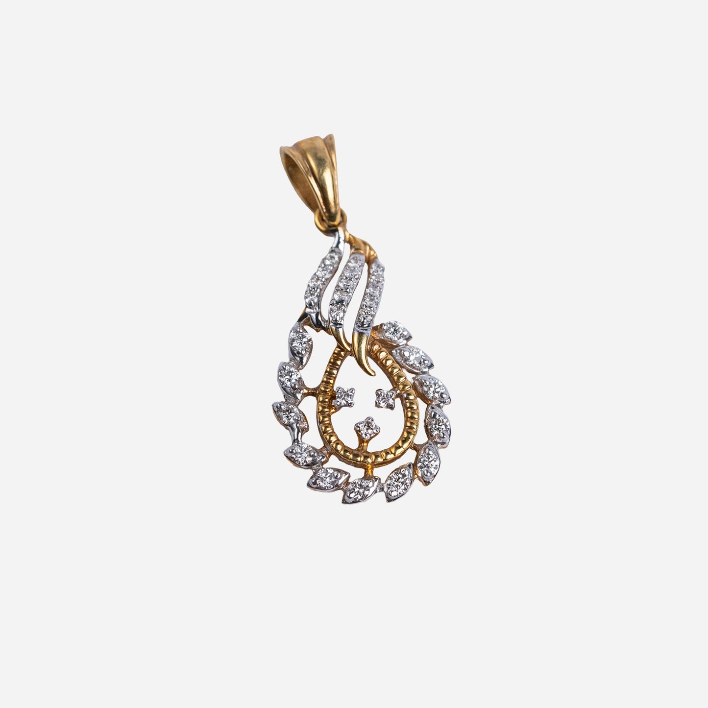 One yellow gold pendant -2104